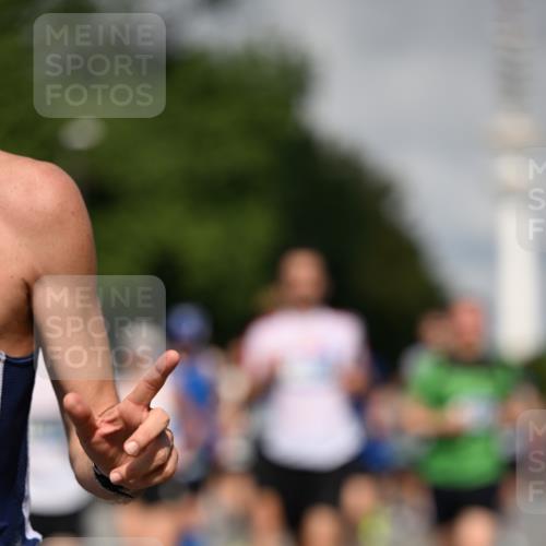 29.06.2025 - hella hamburg halbmarathon Dr. Thomas Lammeyer http://msf.ph/oto/8369456 29.06.2025 09:57:25 Kennedybrücke 1466, 1902, 2270, 2516, 2890, 2937, 3004, 3186, 3414, 3852, 4140, 4235, 4247, 4949, 5115, 5362, 5460, 5528, 5532, 5650, 6071, 6282, 6388, 6575, 6903, 7167, 7385, 7448, 7480, 7734, 8023, 8269, 9030, 9043, 9126, 9200, 9633, 9723, 9965, 10792, 11077, 11283 meine-sportfotos.de