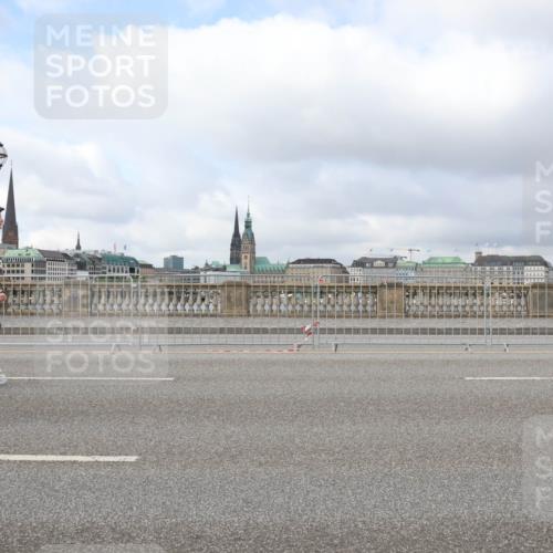 29.06.2025 - hella hamburg halbmarathon Lena Gebhardt http://msf.ph/oto/8369481 29.06.2025 09:11:01 Lombardsbrücke 262 meine-sportfotos.de