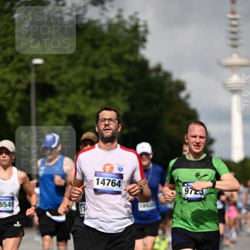 29.06.2025 - hella hamburg halbmarathon Dr. Thomas Lammeyer http://msf.ph/oto/8369492 29.06.2025 09:57:26 Kennedybrücke 1466, 1902, 2270, 2516, 2890, 2937, 3004, 3186, 3414, 3852, 4140, 4235, 4247, 4949, 5115, 5362, 5460, 5528, 5532, 5650, 6071, 6282, 6388, 6575, 6903, 7167, 7385, 7480, 7734, 8023, 8269, 9030, 9043, 9126, 9200, 9633, 9723, 9965, 10792, 11077, 11283 meine-sportfotos.de