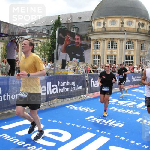 29.06.2025 - hella hamburg halbmarathon Michael Strokosch http://msf.ph/oto/8369511 29.06.2025 10:57:59 Ziel 1200, 2025, 2806, 2883, 3093, 3575, 4579, 6531, 7138, 7159, 7189, 8089, 9820, 11394, 12378, 13376, 13465, 14881, 15349, 15527, 17543, 18492, 18762 meine-sportfotos.de
