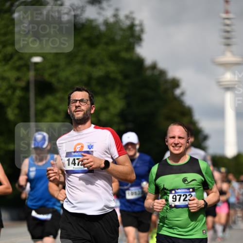 29.06.2025 - hella hamburg halbmarathon Dr. Thomas Lammeyer http://msf.ph/oto/8369513 29.06.2025 09:57:27 Kennedybrücke 1424, 1466, 1902, 2270, 2516, 2890, 2937, 3004, 3414, 3852, 4140, 4235, 4237, 4247, 4949, 5115, 5362, 5460, 5528, 5532, 5650, 6071, 6282, 6388, 6575, 6903, 7167, 7385, 7480, 7734, 8023, 8269, 8928, 9030, 9043, 9126, 9200, 9633, 9723, 9965, 10792, 11077, 11283 meine-sportfotos.de