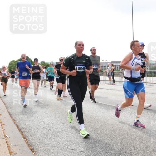 29.06.2025 - hella hamburg halbmarathon Lena Gebhardt http://msf.ph/oto/8369519 29.06.2025 10:39:39 Lombardsbrücke 13495, 12217, 10849, 6748, 843, 1586, 1760, 1856, 1883, 1899, 2092, 2313, 2578, 2843, 2893, 2976, 3046, 3275, 3353, 3727, 3882, 3883, 3884, 4298, 4523, 4603, 4609, 4659, 4752, 4855, 4882, 5045, 5654, 5701, 6321, 6342, 6343, 6427, 6428, 6698, 6719, 6726, 6739, 6748, 7045, 7053, 7125, 7199, 7341, 7429, 7501, 7506, 7524, 7684, 8107, 8203, 8243, 8612, 8995, 9393, 9420, 9446, 9569, 9698, 9747, 9777, 10001, 10441, 10512, 10516 meine-sportfotos.de