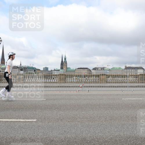 29.06.2025 - hella hamburg halbmarathon Lena Gebhardt http://msf.ph/oto/8369534 29.06.2025 09:11:01 Lombardsbrücke  meine-sportfotos.de
