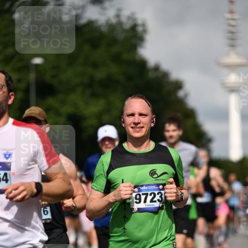 29.06.2025 - hella hamburg halbmarathon Dr. Thomas Lammeyer http://msf.ph/oto/8369541 29.06.2025 09:57:27 Kennedybrücke 1424, 1466, 1902, 2270, 2516, 2890, 2937, 3004, 3414, 3852, 4140, 4235, 4237, 4247, 4949, 5115, 5362, 5460, 5528, 5532, 5650, 6071, 6282, 6388, 6575, 6903, 7167, 7385, 7480, 7734, 8023, 8269, 8928, 9030, 9043, 9126, 9200, 9633, 9723, 9965, 10792, 11077, 11283 meine-sportfotos.de