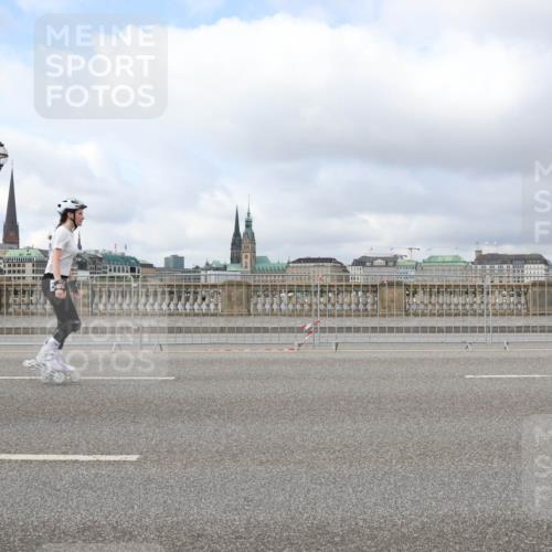 29.06.2025 - hella hamburg halbmarathon Lena Gebhardt http://msf.ph/oto/8369601 29.06.2025 09:11:01 Lombardsbrücke  meine-sportfotos.de