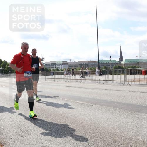29.06.2025 - hella hamburg halbmarathon Lena Gebhardt http://msf.ph/oto/8369609 29.06.2025 10:02:05 Lombardsbrücke 7223, 1364, 16420, 1184, 1329, 1364, 1432, 1453, 1464, 1653, 1729, 1881, 1940, 2142, 2322, 2323, 2806, 2957, 3039, 3169, 4286, 4328, 4663, 4985, 5602, 5603, 5742, 5763, 6166, 6295, 6322, 6327, 6438, 6595, 7031, 7189, 7223, 7243, 8578, 8926, 9020, 9021, 9156, 9230, 9353, 9741, 9928, 10177, 10866, 10882, 10915, 11554, 11871, 11938, 12315, 12316, 12491, 14471, 14660, 14677, 16420 meine-sportfotos.de