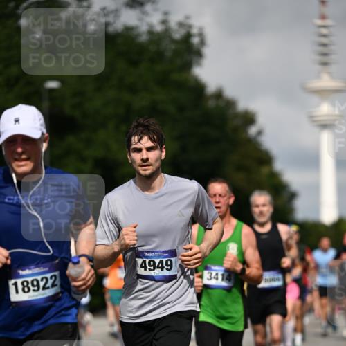 29.06.2025 - hella hamburg halbmarathon Dr. Thomas Lammeyer http://msf.ph/oto/8369622 29.06.2025 09:57:29 Kennedybrücke 1424, 1466, 1902, 2270, 2516, 2890, 2937, 3414, 3852, 4140, 4235, 4237, 4247, 4949, 5115, 5362, 5460, 5528, 5532, 5650, 6282, 6388, 6575, 6903, 7167, 7385, 7480, 7734, 8023, 8269, 8928, 9030, 9043, 9105, 9200, 9633, 9723, 9965, 10792, 11077, 11283 meine-sportfotos.de