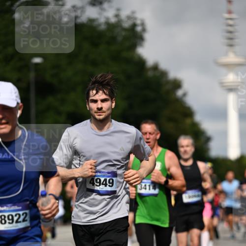 29.06.2025 - hella hamburg halbmarathon Dr. Thomas Lammeyer http://msf.ph/oto/8369647 29.06.2025 09:57:29 Kennedybrücke 1424, 1466, 1902, 2270, 2516, 2890, 2937, 3414, 3852, 4140, 4235, 4237, 4247, 4949, 5115, 5362, 5460, 5528, 5532, 5650, 6282, 6388, 6575, 6903, 7167, 7385, 7480, 7734, 8023, 8269, 8928, 9030, 9043, 9105, 9200, 9633, 9723, 9965, 10792, 11077, 11283 meine-sportfotos.de