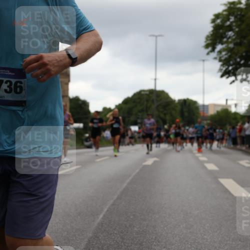 29.06.2025 - hella hamburg halbmarathon Yannick Fuchs http://msf.ph/oto/8369659 29.06.2025 10:53:34 20KM 2780, 3114, 3279, 3425, 4238, 4379, 4796, 4986, 5885, 6087, 6220, 6438, 7287, 7824, 8030, 8326, 8481, 8807, 9985, 10488, 10587, 10896, 11018, 11114, 11158, 11159, 11250, 11757, 11935, 11938, 12206, 12261, 12406, 12564, 12736, 12779, 12862, 13706, 13761, 14567, 14732, 14902, 14928, 14965, 15785, 15914, 16227, 16530, 16754, 16915, 16980, 17176, 17304, 18467, 18485, 18716, 18855, 19015, 19160 meine-sportfotos.de