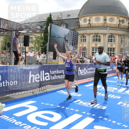 29.06.2025 - hella hamburg halbmarathon Michael Strokosch http://msf.ph/oto/8369676 29.06.2025 10:58:01 Ziel 1200, 2025, 3093, 3141, 3575, 4579, 6531, 7138, 7159, 7189, 8089, 10036, 11394, 11832, 12378, 12773, 13376, 13465, 14881, 15090, 15349, 15527, 17543, 18762 meine-sportfotos.de