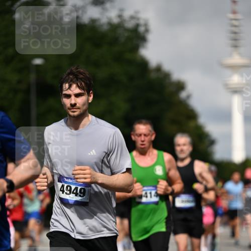 29.06.2025 - hella hamburg halbmarathon Dr. Thomas Lammeyer http://msf.ph/oto/8369683 29.06.2025 09:57:29 Kennedybrücke 1424, 1466, 1902, 2270, 2516, 2890, 2937, 3414, 3852, 4140, 4235, 4237, 4247, 4949, 5115, 5362, 5460, 5528, 5532, 5650, 6282, 6388, 6575, 6903, 7167, 7385, 7480, 7734, 8023, 8269, 8928, 9030, 9043, 9105, 9200, 9633, 9723, 9965, 10792, 11077, 11283 meine-sportfotos.de