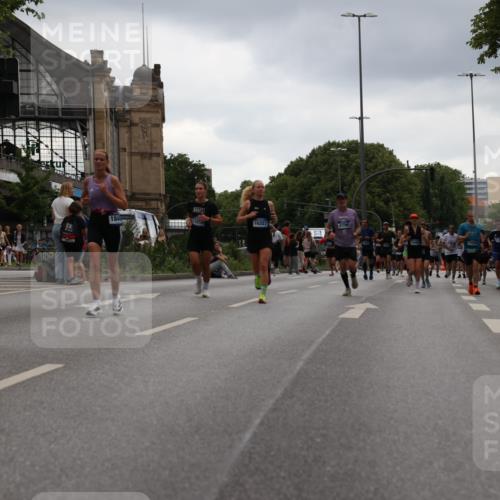 29.06.2025 - hella hamburg halbmarathon Yannick Fuchs http://msf.ph/oto/8369732 29.06.2025 10:53:34 20KM 2780, 3114, 3279, 3425, 4238, 4379, 4796, 4986, 5885, 6087, 6220, 6438, 7287, 7824, 8030, 8326, 8481, 8807, 9985, 10488, 10587, 10896, 11018, 11114, 11158, 11159, 11250, 11757, 11935, 11938, 12206, 12261, 12406, 12564, 12736, 12779, 12862, 13706, 13761, 14567, 14732, 14902, 14928, 14965, 15785, 15914, 16227, 16530, 16754, 16915, 16980, 17176, 17304, 18467, 18485, 18716, 18855, 19015, 19160 meine-sportfotos.de