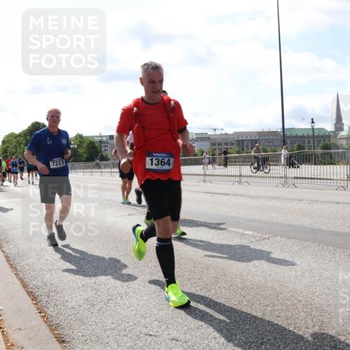 29.06.2025 - hella hamburg halbmarathon Lena Gebhardt http://msf.ph/oto/8369739 29.06.2025 10:02:06 Lombardsbrücke 7223, 1364, 1184, 1254, 1364, 1432, 1453, 1464, 1653, 1729, 1881, 1940, 2142, 2322, 2323, 2806, 2957, 3039, 3169, 4286, 4328, 4985, 5602, 5603, 5742, 5763, 6166, 6295, 6322, 6327, 6438, 6595, 7031, 7189, 7223, 7243, 8578, 8926, 9020, 9021, 9156, 9230, 9353, 9741, 9928, 10177, 10866, 10882, 10915, 11554, 11871, 11938, 12315, 12316, 12491, 14471, 14660, 14677, 16420 meine-sportfotos.de