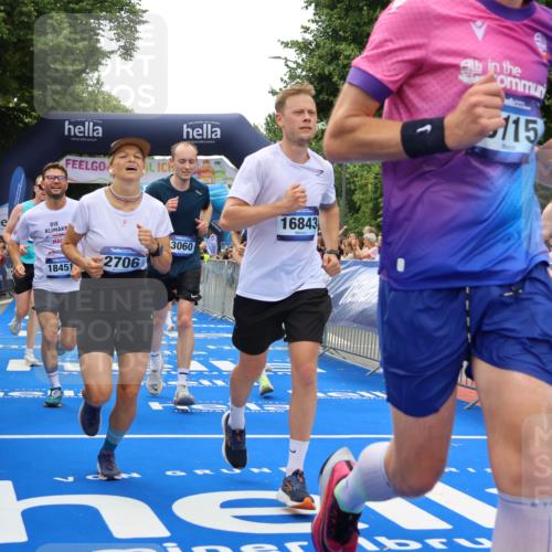 29.06.2025 - hella hamburg halbmarathon Strokosch-Dieckow http://msf.ph/oto/8369743 29.06.2025 10:49:41 Ziel 2504, 2706, 2937, 3060, 3543, 5894, 5978, 6115, 6125, 7332, 9038, 9463, 9551, 9619, 9649, 9723, 9924, 11679, 11975, 11977, 13159, 14794, 15392, 16843, 16877, 17001, 17282, 17753, 18058, 18451, 18926 meine-sportfotos.de