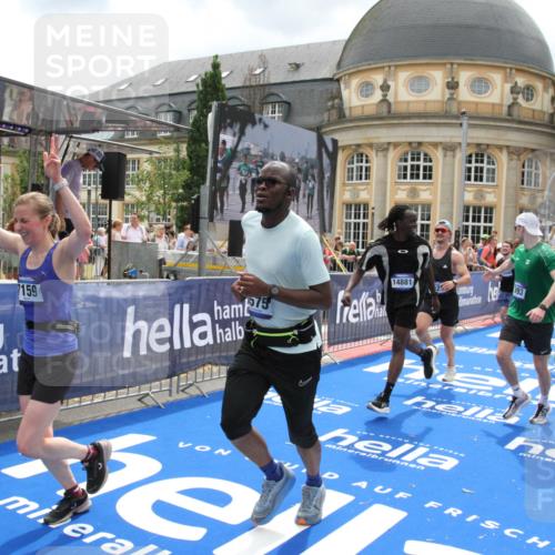 29.06.2025 - hella hamburg halbmarathon Michael Strokosch http://msf.ph/oto/8369751 29.06.2025 10:58:02 Ziel 1200, 2025, 3093, 3141, 3575, 4579, 6531, 7138, 7159, 7189, 8089, 10036, 11394, 11832, 12378, 12773, 13465, 14881, 15090, 15349, 15527, 18762 meine-sportfotos.de