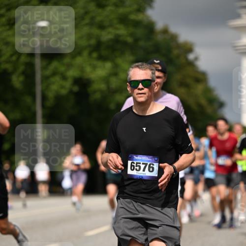 29.06.2025 - hella hamburg halbmarathon Dr. Thomas Lammeyer http://msf.ph/oto/8369818 29.06.2025 10:19:40 Kennedybrücke 1440, 1890, 2076, 2140, 2494, 2720, 2989, 3167, 3417, 4007, 4466, 5069, 5423, 6376, 6576, 7897, 7941, 7942, 8885, 9192, 9556, 9657, 9847, 10108, 10608, 10963 meine-sportfotos.de