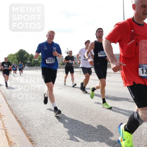 29.06.2025 - hella hamburg halbmarathon Lena Gebhardt http://msf.ph/oto/8369880 29.06.2025 10:02:06 Lombardsbrücke 12837, 7223, 1642, 1364, 1184, 1254, 1364, 1432, 1453, 1464, 1653, 1729, 1881, 1940, 2142, 2322, 2323, 2806, 2957, 3039, 3169, 4286, 4328, 4985, 5602, 5603, 5742, 5763, 6166, 6295, 6322, 6327, 6438, 6595, 7031, 7189, 7223, 7243, 8578, 8926, 9020, 9021, 9156, 9230, 9353, 9741, 9928, 10177, 10866, 10882, 10915, 11554, 11871, 11938, 12315, 12316, 12491, 14471, 14660, 14677, 16420 meine-sportfotos.de