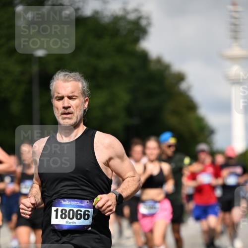 29.06.2025 - hella hamburg halbmarathon Dr. Thomas Lammeyer http://msf.ph/oto/8369891 29.06.2025 09:57:32 Kennedybrücke 1424, 1466, 1902, 2270, 2516, 2890, 2937, 3414, 3785, 3852, 4140, 4235, 4237, 4247, 4949, 5115, 5362, 5460, 5528, 5532, 5650, 6282, 6388, 6575, 7167, 7385, 7480, 7734, 8023, 8269, 8928, 9030, 9043, 9105, 9200, 9482, 9633, 9723, 9965, 10792, 11077, 11283 meine-sportfotos.de