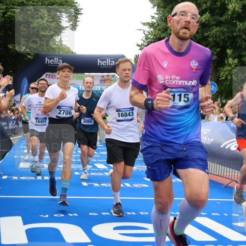 29.06.2025 - hella hamburg halbmarathon Strokosch-Dieckow http://msf.ph/oto/8369893 29.06.2025 10:49:41 Ziel 2504, 2706, 2937, 3060, 3543, 5894, 5978, 6115, 6125, 7332, 9038, 9463, 9551, 9619, 9649, 9723, 9924, 11679, 11975, 11977, 13159, 14794, 15392, 16843, 16877, 17001, 17282, 17753, 18058, 18451, 18926 meine-sportfotos.de