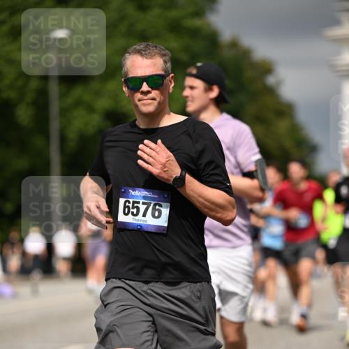 29.06.2025 - hella hamburg halbmarathon Dr. Thomas Lammeyer http://msf.ph/oto/8369903 29.06.2025 10:19:40 Kennedybrücke 1440, 1890, 2076, 2140, 2494, 2720, 2989, 3167, 3417, 4007, 4466, 5069, 5423, 6376, 6576, 7897, 7941, 7942, 8885, 9192, 9556, 9657, 9847, 10108, 10608, 10963 meine-sportfotos.de