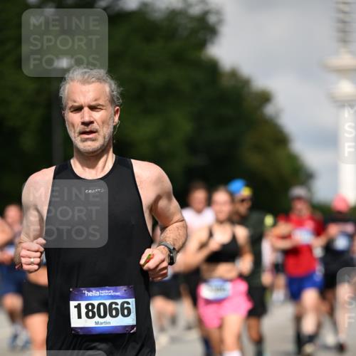 29.06.2025 - hella hamburg halbmarathon Dr. Thomas Lammeyer http://msf.ph/oto/8369914 29.06.2025 09:57:32 Kennedybrücke 1424, 1466, 1902, 2270, 2516, 2890, 2937, 3414, 3785, 3852, 4140, 4235, 4237, 4247, 4949, 5115, 5362, 5460, 5528, 5532, 5650, 6282, 6388, 6575, 7167, 7385, 7480, 7734, 8023, 8269, 8928, 9030, 9043, 9105, 9200, 9482, 9633, 9723, 9965, 10792, 11077, 11283 meine-sportfotos.de