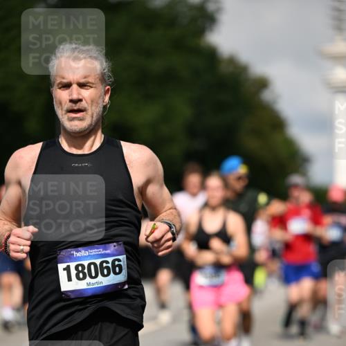 29.06.2025 - hella hamburg halbmarathon Dr. Thomas Lammeyer http://msf.ph/oto/8369957 29.06.2025 09:57:32 Kennedybrücke 1424, 1466, 1902, 2270, 2516, 2890, 2937, 3414, 3785, 3852, 4140, 4235, 4237, 4247, 4949, 5115, 5362, 5460, 5528, 5532, 5650, 6282, 6388, 6575, 7167, 7385, 7480, 7734, 8023, 8269, 8928, 9030, 9043, 9105, 9200, 9482, 9633, 9723, 9965, 10792, 11077, 11283 meine-sportfotos.de