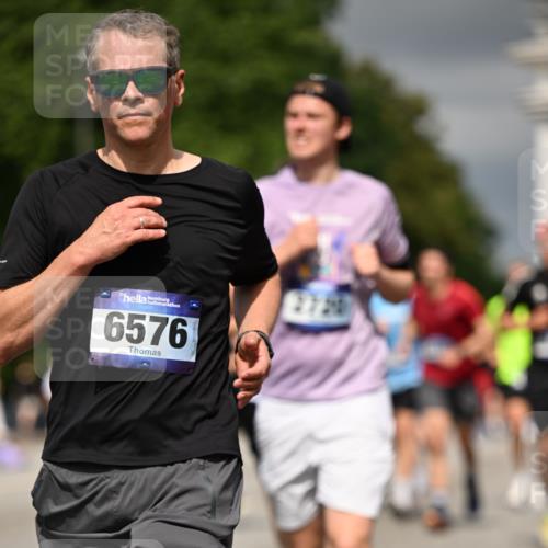 29.06.2025 - hella hamburg halbmarathon Dr. Thomas Lammeyer http://msf.ph/oto/8370007 29.06.2025 10:19:41 Kennedybrücke 1440, 2076, 2140, 2494, 2720, 2989, 3167, 3417, 4007, 4466, 5069, 5423, 6376, 6576, 7897, 7941, 7942, 8885, 9192, 9556, 9657, 9847, 10108, 10608, 10963 meine-sportfotos.de