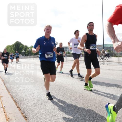 29.06.2025 - hella hamburg halbmarathon Lena Gebhardt http://msf.ph/oto/8370008 29.06.2025 10:02:07 Lombardsbrücke 12837, 16614, 21, 7223, 16770, 974, 16420, 136, 1184, 1254, 1364, 1432, 1453, 1464, 1653, 1729, 1881, 1940, 2142, 2322, 2323, 2806, 2957, 3039, 3169, 4286, 4328, 4985, 5602, 5603, 5742, 5763, 6166, 6295, 6322, 6327, 6438, 6595, 7031, 7189, 7223, 7243, 8578, 9020, 9021, 9156, 9230, 9353, 9741, 9928, 10177, 10866, 10882, 10915, 11191, 11554, 11871, 11938, 12315, 12316, 12491, 14471, 14660, 14677, 16420 meine-sportfotos.de