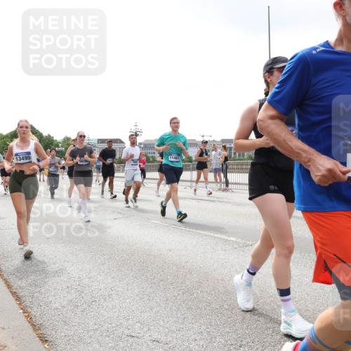 29.06.2025 - hella hamburg halbmarathon Lena Gebhardt http://msf.ph/oto/8370018 29.06.2025 10:39:41 Lombardsbrücke 9777, 13495, 9698, 11461, 12217, 95, 1076, 1586, 1856, 1883, 1899, 2092, 2313, 2578, 2843, 2976, 3046, 3275, 3353, 3727, 3882, 3883, 3884, 4298, 4523, 4603, 4609, 4659, 4752, 4855, 4882, 5045, 5229, 5654, 5701, 6321, 6342, 6343, 6427, 6428, 6698, 6719, 6726, 6739, 6748, 7045, 7053, 7125, 7199, 7341, 7429, 7455, 7456, 7501, 7506, 7524, 7684, 8107, 8203, 8243, 8612, 8995, 9393, 9420, 9569, 9698, 9747, 9777, 10441, 10512, 10516 meine-sportfotos.de