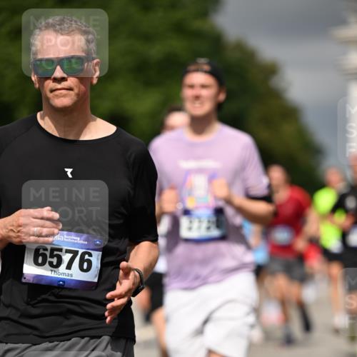 29.06.2025 - hella hamburg halbmarathon Dr. Thomas Lammeyer http://msf.ph/oto/8370032 29.06.2025 10:19:41 Kennedybrücke 1440, 2076, 2140, 2494, 2720, 2989, 3167, 3417, 4007, 4466, 5069, 5423, 6376, 6576, 7897, 7941, 7942, 8885, 9192, 9556, 9657, 9847, 10108, 10608, 10963 meine-sportfotos.de