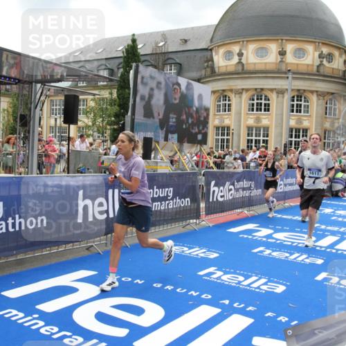 29.06.2025 - hella hamburg halbmarathon Michael Strokosch http://msf.ph/oto/8370048 29.06.2025 10:58:09 Ziel 1563, 1611, 2907, 3141, 4319, 6892, 10036, 10408, 11832, 12773, 13666, 15090, 15125, 15189 meine-sportfotos.de