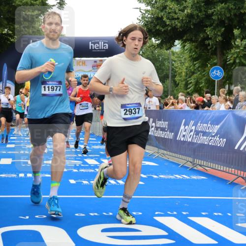 29.06.2025 - hella hamburg halbmarathon Strokosch-Dieckow http://msf.ph/oto/8370050 29.06.2025 10:49:37 Ziel 2504, 2516, 2592, 2596, 2706, 2889, 2937, 3060, 3543, 5705, 5894, 5978, 6115, 7332, 8689, 9038, 9463, 9551, 9619, 9649, 9723, 11340, 11679, 11977, 12094, 13159, 13233, 14562, 14794, 15392, 15857, 16114, 16592, 16738, 16843, 16877, 17001, 17282, 18058, 18451, 18926 meine-sportfotos.de