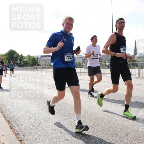 29.06.2025 - hella hamburg halbmarathon Lena Gebhardt http://msf.ph/oto/8370083 29.06.2025 10:02:07 Lombardsbrücke 21, 12837, 7223, 9741, 1642, 1184, 1254, 1364, 1432, 1453, 1464, 1653, 1729, 1881, 1940, 2142, 2322, 2323, 2806, 2957, 3039, 3169, 4286, 4328, 4985, 5602, 5603, 5742, 5763, 6166, 6295, 6322, 6327, 6438, 6595, 7031, 7189, 7223, 7243, 8578, 9020, 9021, 9156, 9230, 9353, 9741, 9928, 10177, 10866, 10882, 10915, 11191, 11554, 11871, 11938, 12315, 12316, 12491, 14471, 14660, 14677, 16420 meine-sportfotos.de