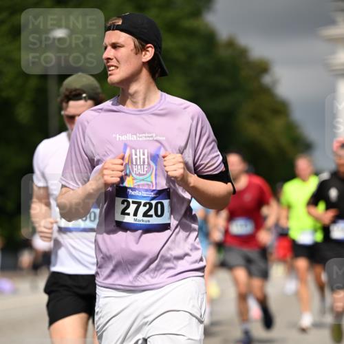 29.06.2025 - hella hamburg halbmarathon Dr. Thomas Lammeyer http://msf.ph/oto/8370111 29.06.2025 10:19:42 Kennedybrücke 1440, 2076, 2140, 2494, 2720, 2989, 3167, 3417, 4007, 4466, 5423, 6376, 6576, 7897, 7941, 7942, 8885, 9192, 9307, 9556, 9657, 9847, 10108, 10608, 10963, 11303 meine-sportfotos.de