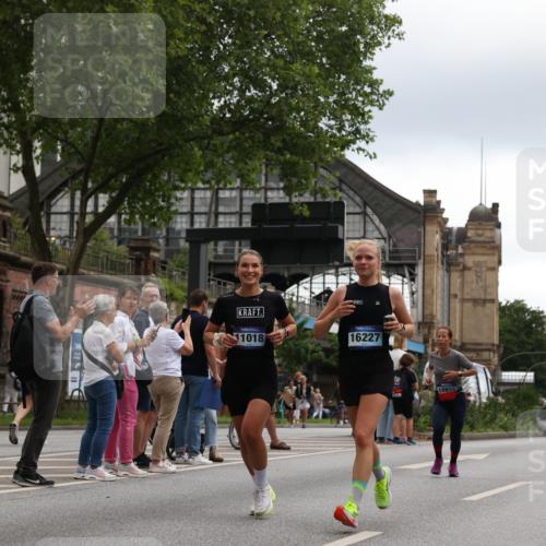 29.06.2025 - hella hamburg halbmarathon Yannick Fuchs http://msf.ph/oto/8370160 29.06.2025 10:53:38 20KM 2780, 3114, 3425, 4238, 4379, 4796, 4986, 6327, 7287, 7824, 8030, 8326, 8481, 8807, 9741, 9985, 10488, 10587, 10896, 11018, 11114, 11158, 11159, 11250, 11757, 12261, 12406, 12736, 12779, 12862, 13036, 13706, 13761, 14471, 14928, 15083, 15525, 15785, 15914, 16227, 16530, 16754, 16915, 17176, 17304, 17860, 18377, 18485, 18716, 18855, 19178 meine-sportfotos.de