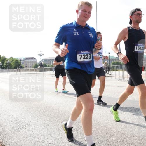 29.06.2025 - hella hamburg halbmarathon Lena Gebhardt http://msf.ph/oto/8370164 29.06.2025 10:02:07 Lombardsbrücke 12837, 16614, 21, 7223, 9741, 16420, 1184, 1254, 1364, 1432, 1453, 1464, 1653, 1729, 1881, 1940, 2142, 2322, 2323, 2806, 2957, 3039, 3169, 4286, 4328, 4985, 5602, 5603, 5742, 5763, 6166, 6295, 6322, 6327, 6438, 6595, 7031, 7189, 7223, 7243, 8578, 9020, 9021, 9156, 9230, 9353, 9741, 9928, 10177, 10866, 10882, 10915, 11191, 11554, 11871, 11938, 12315, 12316, 12491, 14471, 14660, 14677, 16420 meine-sportfotos.de
