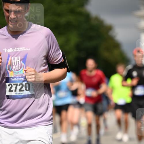 29.06.2025 - hella hamburg halbmarathon Dr. Thomas Lammeyer http://msf.ph/oto/8370263 29.06.2025 10:19:42 Kennedybrücke 1440, 2076, 2140, 2494, 2720, 2989, 3167, 3417, 4007, 4466, 5423, 6376, 6576, 7897, 7941, 7942, 8885, 9192, 9307, 9556, 9657, 9847, 10108, 10608, 10963, 11303 meine-sportfotos.de