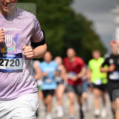 29.06.2025 - hella hamburg halbmarathon Dr. Thomas Lammeyer http://msf.ph/oto/8370279 29.06.2025 10:19:42 Kennedybrücke 1440, 2076, 2140, 2494, 2720, 2989, 3167, 3417, 4007, 4466, 5423, 6376, 6576, 7897, 7941, 7942, 8885, 9192, 9307, 9556, 9657, 9847, 10108, 10608, 10963, 11303 meine-sportfotos.de