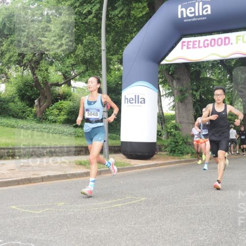 29.06.2025 - hella hamburg halbmarathon KatJ http://msf.ph/oto/8370376 29.06.2025 10:23:38 Zwischen KM18-KM19 57, 4477, 5048, 5152 meine-sportfotos.de
