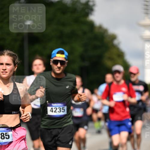 29.06.2025 - hella hamburg halbmarathon Dr. Thomas Lammeyer http://msf.ph/oto/8370397 29.06.2025 09:57:34 Kennedybrücke 1424, 1466, 1902, 2270, 2516, 2890, 2937, 3414, 3785, 3852, 4140, 4235, 4237, 4247, 4949, 5115, 5362, 5460, 5528, 5532, 5650, 6282, 6388, 6575, 6831, 7167, 7385, 7480, 7734, 8023, 8269, 8928, 9030, 9043, 9105, 9200, 9482, 9723, 9965, 10792, 11077, 11283 meine-sportfotos.de