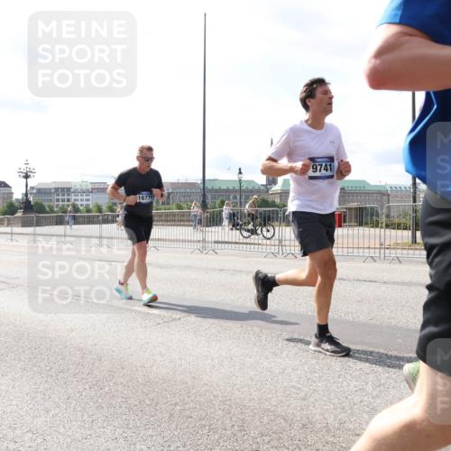 29.06.2025 - hella hamburg halbmarathon Lena Gebhardt http://msf.ph/oto/8370398 29.06.2025 10:02:07 Lombardsbrücke 16770, 9741, 1184, 1254, 1364, 1432, 1453, 1464, 1653, 1729, 1881, 1940, 2142, 2322, 2323, 2806, 2957, 3039, 3169, 4286, 4328, 4985, 5602, 5603, 5742, 5763, 6166, 6295, 6322, 6327, 6438, 6595, 7031, 7189, 7223, 7243, 8578, 9020, 9021, 9156, 9230, 9353, 9741, 9928, 10177, 10866, 10882, 10915, 11191, 11554, 11871, 11938, 12315, 12316, 12491, 14471, 14660, 14677, 16420 meine-sportfotos.de