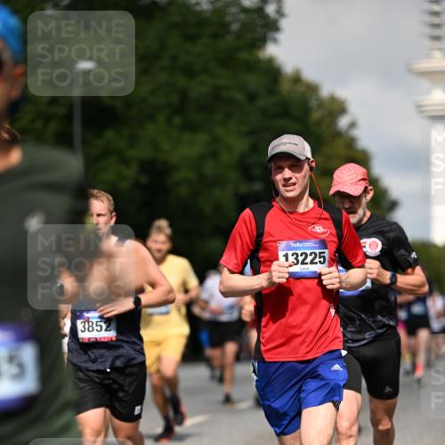 29.06.2025 - hella hamburg halbmarathon Dr. Thomas Lammeyer http://msf.ph/oto/8370461 29.06.2025 09:57:35 Kennedybrücke 1424, 1466, 1902, 2098, 2270, 2516, 2823, 2937, 3414, 3785, 3852, 4140, 4235, 4237, 4247, 4949, 5115, 5362, 5460, 5528, 5532, 5650, 6282, 6388, 6575, 6831, 7167, 7385, 7480, 7734, 8023, 8269, 8928, 9030, 9043, 9105, 9200, 9482, 9723, 9965, 10792, 11077 meine-sportfotos.de