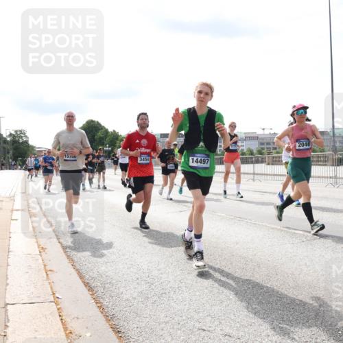 29.06.2025 - hella hamburg halbmarathon Lena Gebhardt http://msf.ph/oto/8370557 29.06.2025 10:14:50 Lombardsbrücke 15700, 1071, 2046, 3454, 14497, 1071, 1296, 1379, 1406, 1575, 1728, 1745, 2046, 2140, 2494, 2601, 2690, 2990, 3020, 3025, 3154, 3454, 3507, 3509, 3691, 3756, 3834, 3844, 4495, 4641, 5191, 5608, 5670, 5800, 5981, 6028, 6083, 6181, 6248, 6366, 6935, 7195, 7439, 7802, 7840, 7881, 8055, 8147, 8239, 8275, 8522, 8563, 8609, 8755, 8854, 9113, 9173, 9556, 9663, 9709, 9911, 9975, 10224, 10391, 10589, 10610, 10717, 10963, 11271, 11598, 12467, 13237, 16126 meine-sportfotos.de