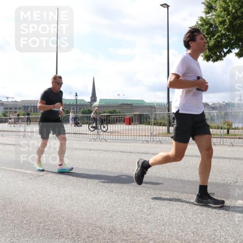 29.06.2025 - hella hamburg halbmarathon Lena Gebhardt http://msf.ph/oto/8370577 29.06.2025 10:02:08 Lombardsbrücke 1128, 1184, 1254, 1364, 1432, 1453, 1464, 1653, 1729, 1881, 1940, 2142, 2322, 2323, 2806, 2957, 3039, 3169, 4286, 4328, 4985, 5602, 5603, 5742, 5763, 6166, 6295, 6322, 6327, 6438, 6595, 6708, 7031, 7189, 7223, 7243, 7323, 8578, 9020, 9021, 9156, 9230, 9353, 9741, 9928, 10177, 10866, 10882, 11191, 11554, 11871, 11938, 12315, 12316, 12491, 14471, 14660, 14677, 16420 meine-sportfotos.de
