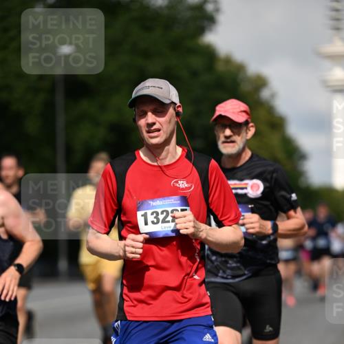 29.06.2025 - hella hamburg halbmarathon Dr. Thomas Lammeyer http://msf.ph/oto/8370589 29.06.2025 09:57:36 Kennedybrücke 1424, 1466, 1902, 2098, 2270, 2516, 2823, 2937, 3414, 3785, 3852, 4140, 4183, 4235, 4237, 4247, 4949, 5115, 5362, 5460, 5528, 5532, 5650, 6282, 6388, 6831, 7167, 7385, 7480, 7734, 8023, 8269, 8743, 8928, 9030, 9043, 9105, 9200, 9482, 9723, 9815, 9965, 10792, 11077 meine-sportfotos.de