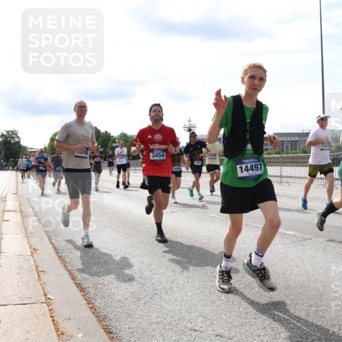 29.06.2025 - hella hamburg halbmarathon Lena Gebhardt http://msf.ph/oto/8370593 29.06.2025 10:14:51 Lombardsbrücke 19700, 3454, 3025, 14015, 204, 14497, 1071, 1296, 1379, 1406, 1575, 1728, 1745, 2046, 2140, 2494, 2601, 2690, 2990, 3020, 3025, 3154, 3454, 3507, 3509, 3691, 3756, 3834, 3844, 4495, 4641, 5191, 5608, 5670, 5800, 5981, 6028, 6083, 6181, 6248, 6366, 6935, 7195, 7439, 7802, 7881, 8055, 8147, 8237, 8239, 8275, 8522, 8563, 8609, 8755, 8854, 9113, 9173, 9556, 9663, 9709, 9911, 9975, 10224, 10391, 10589, 10610, 10717, 10963, 11271, 11598, 12467, 13237, 16126 meine-sportfotos.de