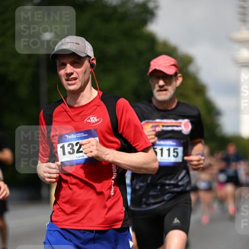 29.06.2025 - hella hamburg halbmarathon Dr. Thomas Lammeyer http://msf.ph/oto/8370608 29.06.2025 09:57:36 Kennedybrücke 1424, 1466, 1902, 2098, 2270, 2516, 2823, 2937, 3414, 3785, 3852, 4140, 4183, 4235, 4237, 4247, 4949, 5115, 5362, 5460, 5528, 5532, 5650, 6282, 6388, 6831, 7167, 7385, 7480, 7734, 8023, 8269, 8743, 8928, 9030, 9043, 9105, 9200, 9482, 9723, 9815, 9965, 10792, 11077 meine-sportfotos.de