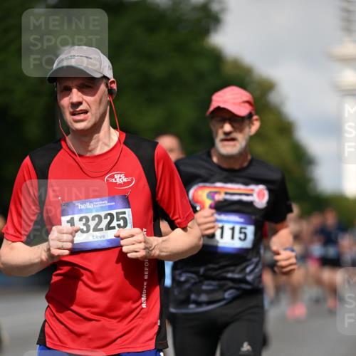 29.06.2025 - hella hamburg halbmarathon Dr. Thomas Lammeyer http://msf.ph/oto/8370618 29.06.2025 09:57:37 Kennedybrücke 1424, 1466, 1476, 1902, 2098, 2270, 2516, 2823, 2937, 3414, 3785, 3852, 4140, 4183, 4235, 4237, 4247, 4949, 5115, 5362, 5460, 5528, 5532, 5650, 6388, 6831, 7167, 7385, 8023, 8269, 8743, 8928, 9030, 9043, 9105, 9200, 9482, 9723, 9815, 9965, 10792, 11077 meine-sportfotos.de