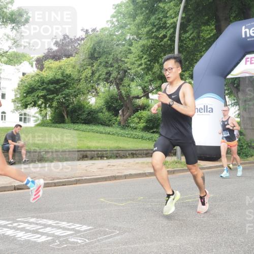 29.06.2025 - hella hamburg halbmarathon KatJ http://msf.ph/oto/8370640 29.06.2025 10:23:39 Zwischen KM18-KM19 57, 4477, 5048 meine-sportfotos.de