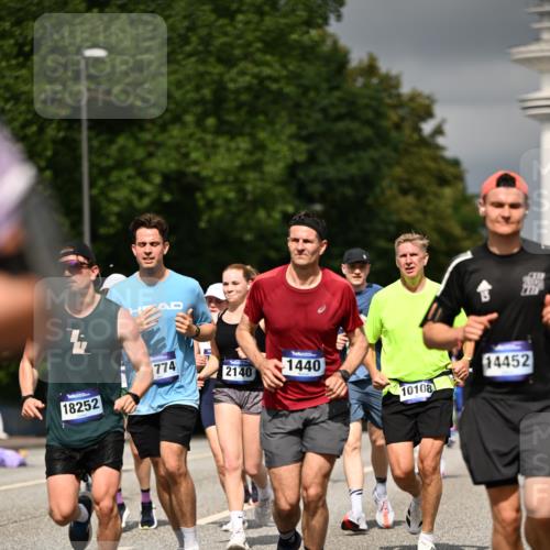29.06.2025 - hella hamburg halbmarathon Dr. Thomas Lammeyer http://msf.ph/oto/8370650 29.06.2025 10:19:43 Kennedybrücke 1440, 2076, 2140, 2494, 2720, 2989, 3167, 3417, 4007, 4466, 5423, 6376, 6576, 7897, 7941, 7942, 8885, 9192, 9307, 9556, 9657, 9847, 10108, 10608, 10963, 11303 meine-sportfotos.de